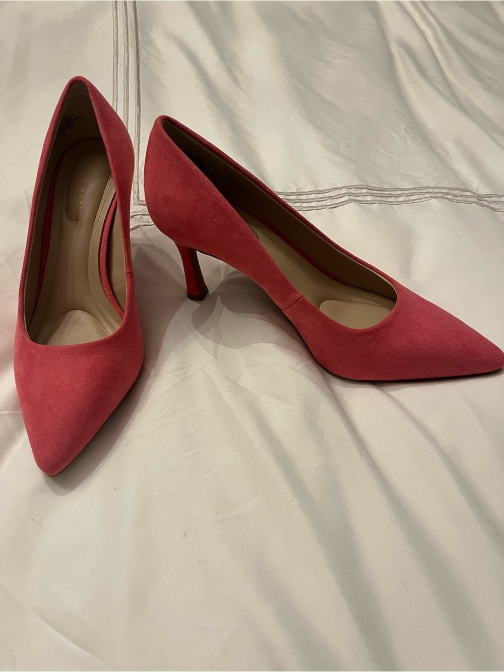 Kelly & Katie Pointed-Toe Mid Heel Pumps in Coral